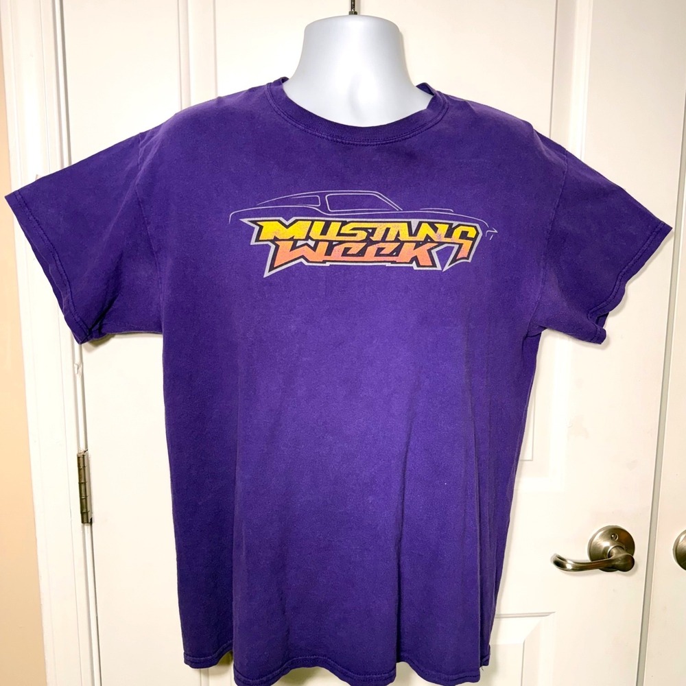 Gildan Mustang Week 2019 Myrtle Beach Car Graphic T-Shirt Purple Large